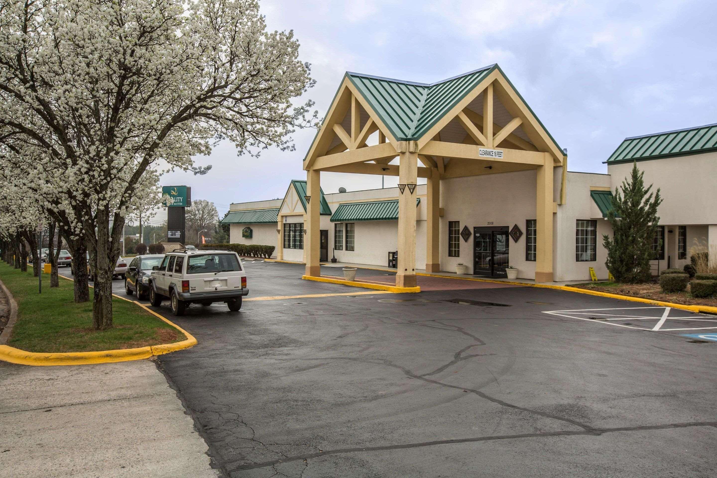 Quality Inn & Suites Hanes Mall Winston-Salem Exterior foto