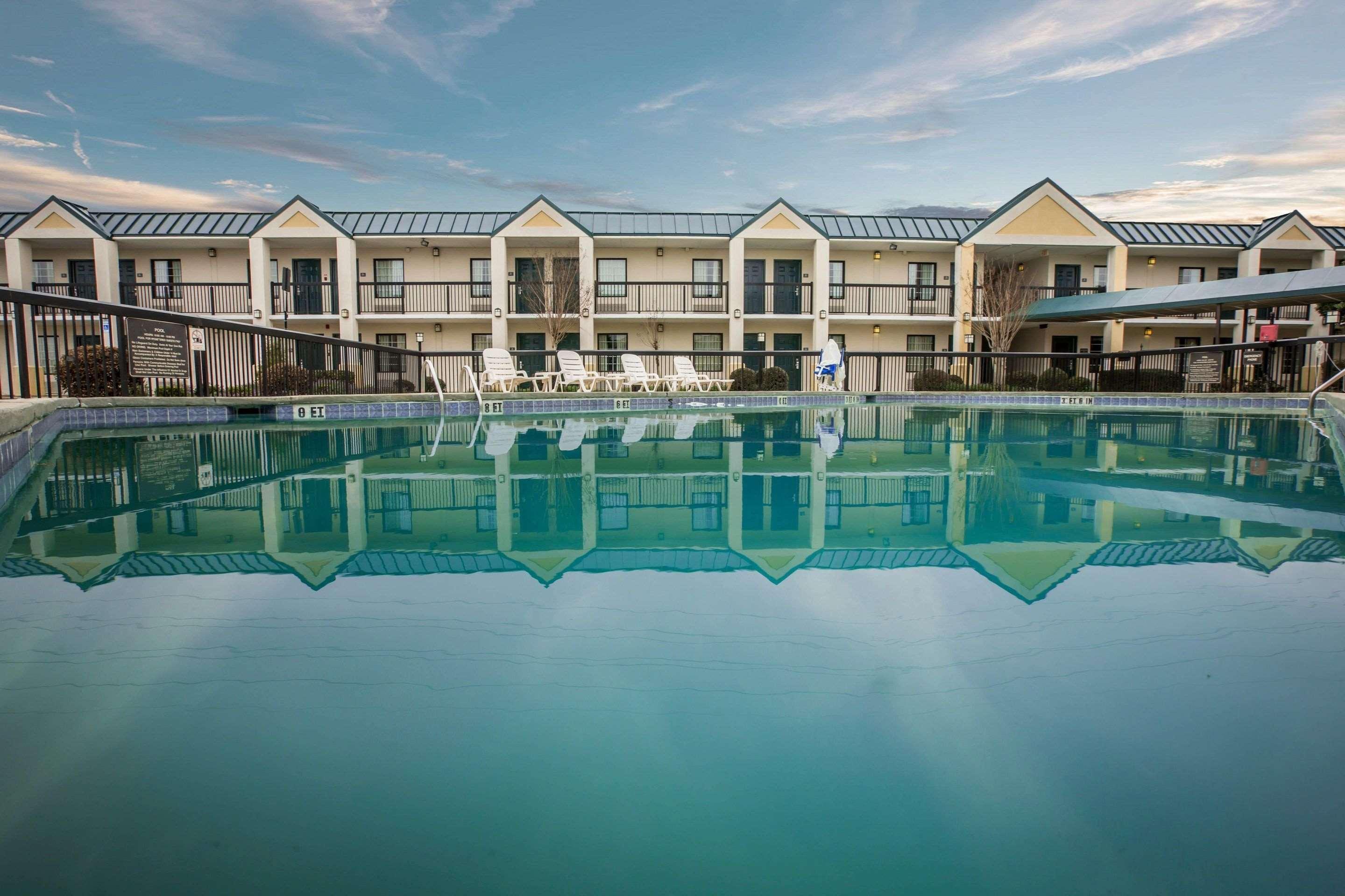 Quality Inn & Suites Hanes Mall Winston-Salem Exterior foto